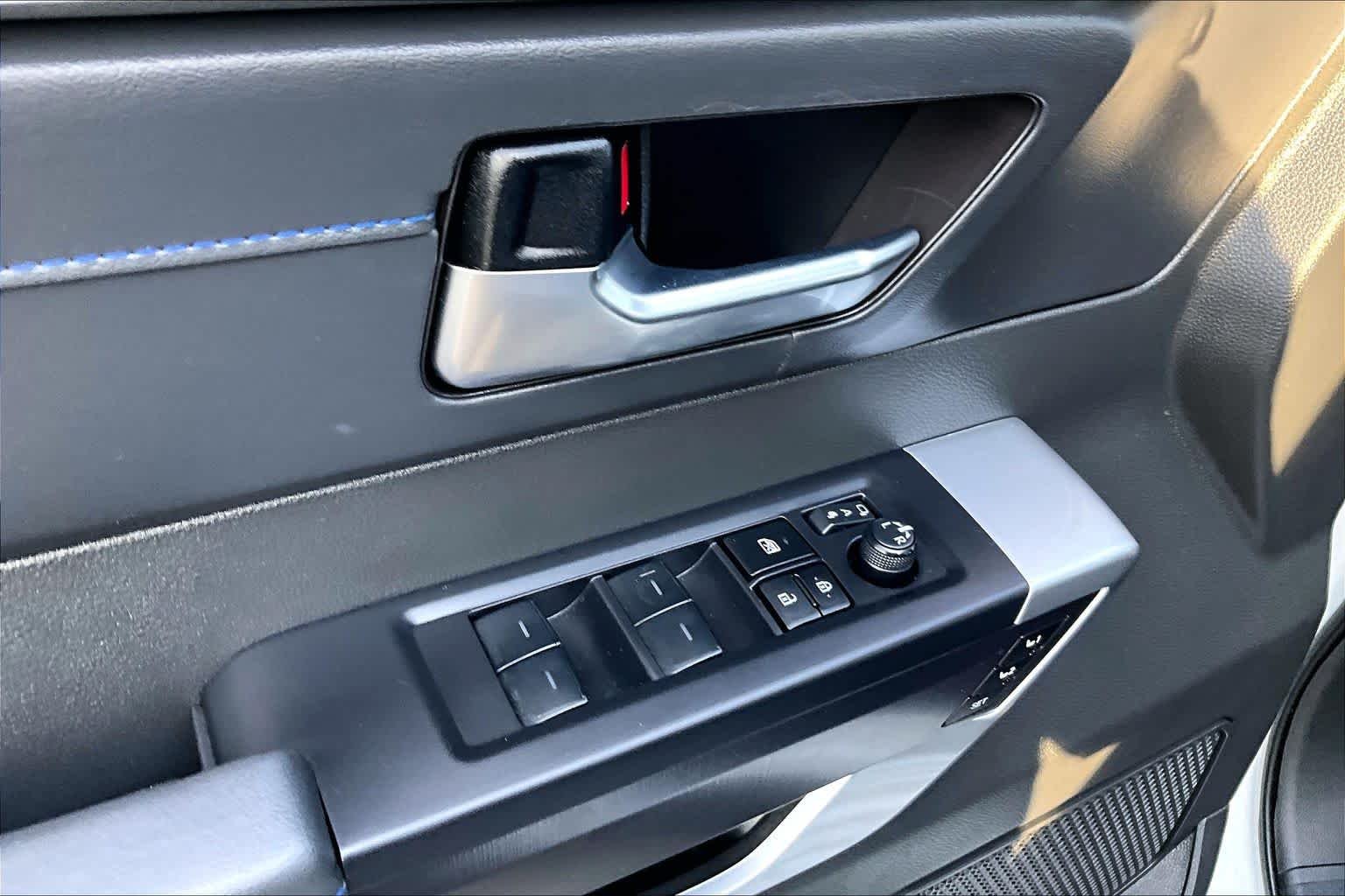 2025 Toyota Sequoia Platinum - Photo 32