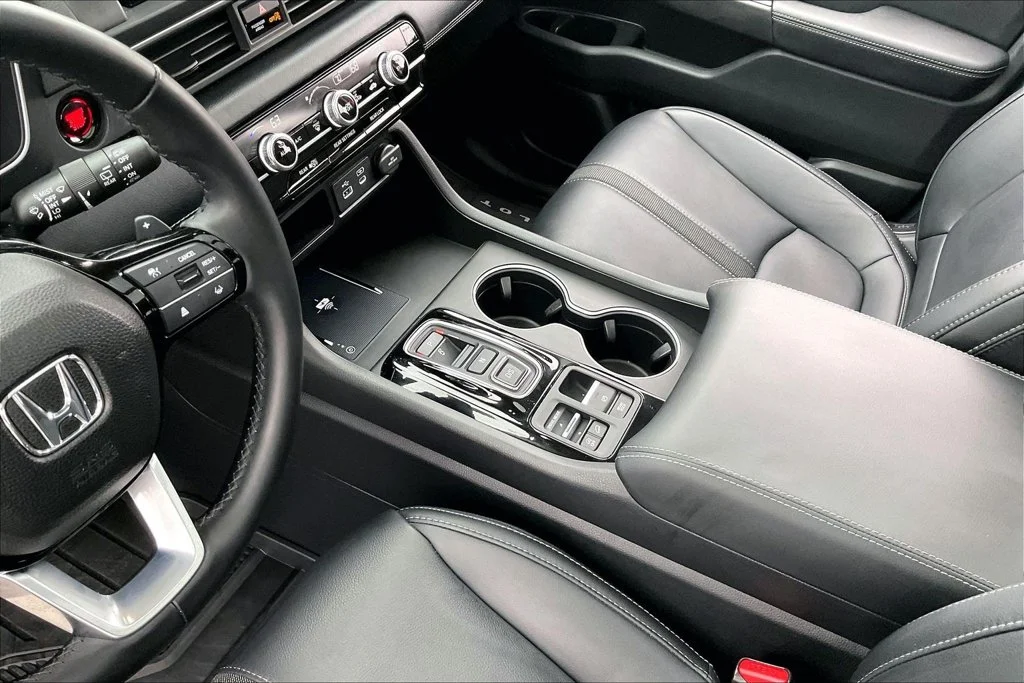 Used 2025 Red Honda Touring image 17