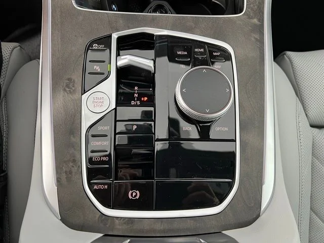 New 2026 Alpine White BMW sDrive40i image 31