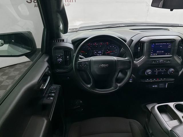 Used 2022 Silver Ice Metallic Chevrolet Custom image 21