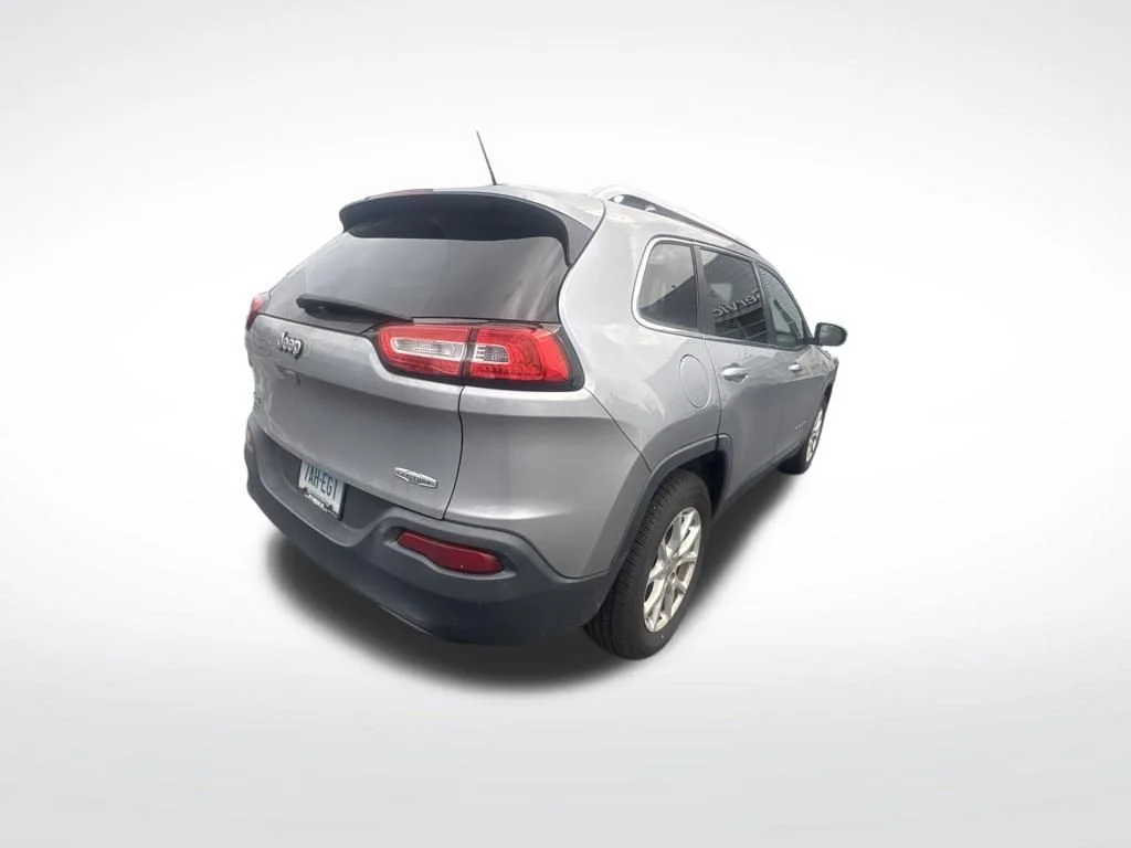 Used 2014 Billet Silver Metallic Clearcoat Jeep Latitude image 10