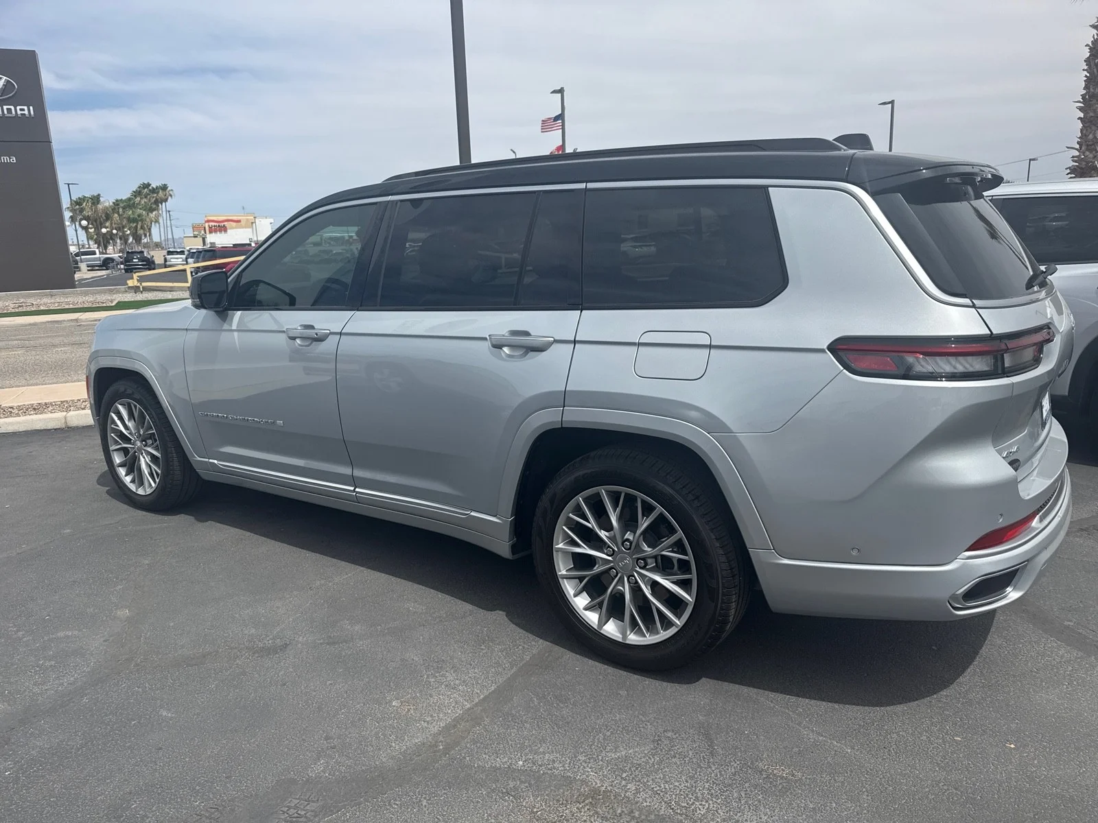 Used 2025 Silver Zynith Jeep Summit image 5