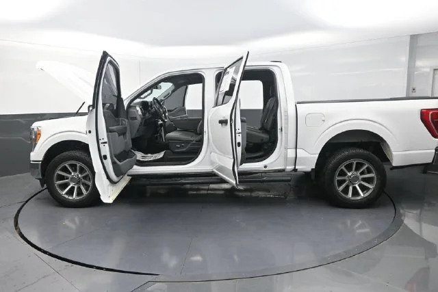 Used 2021 White Ford XLT image 31