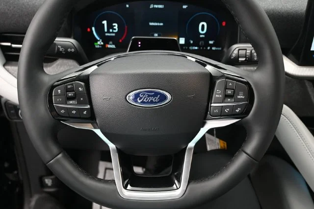 New 2027 Agate Black Metallic Ford Platinum™ image 10