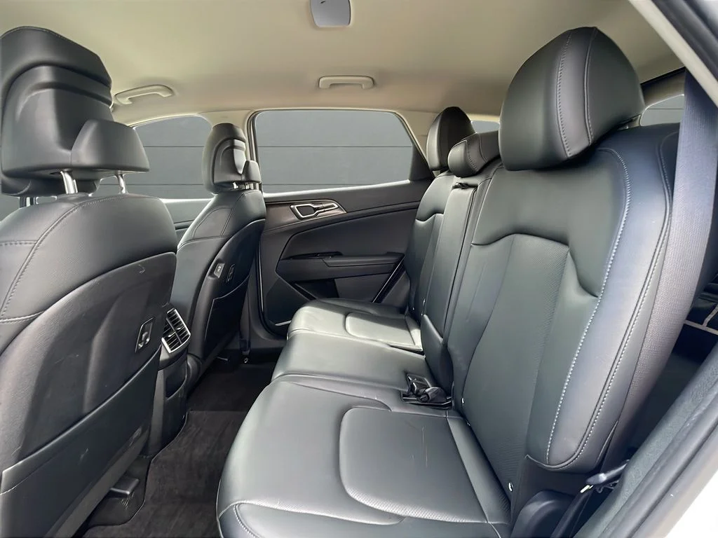 Used 2023 White Kia EX image 17