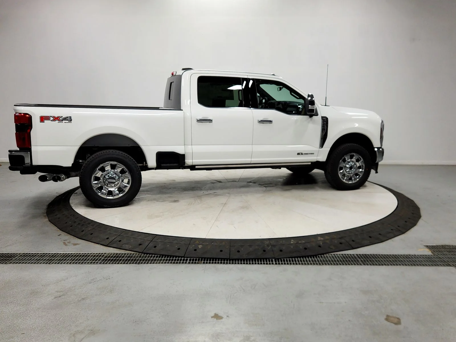 New 2026 Star White Metallic Tri-Coat Ford F-250® Lariat® image 8