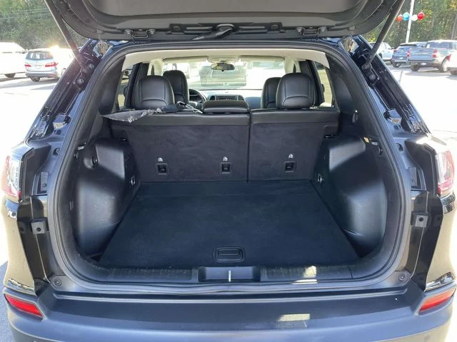 Certified Used 2019 Diamond Black Jeep Latitude Plus image 8