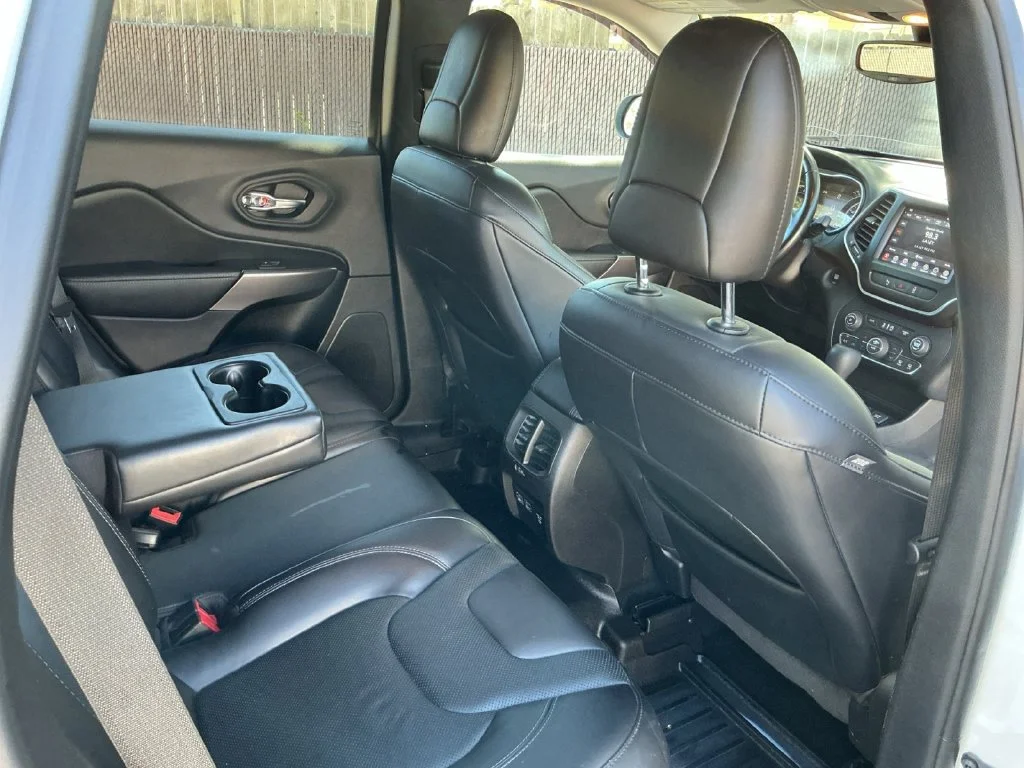 Used 2021 White Jeep Latitude Lux image 26