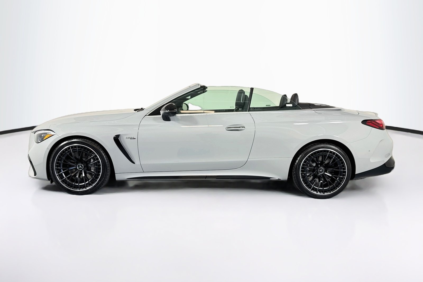 New 2027 MANUFAKTUR Alpine Grey Mercedes-Benz AMG® CLE 53 image 8
