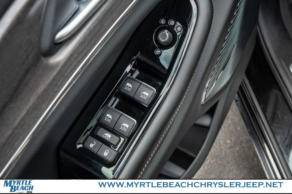 Used 2022 Diamond Black Jeep Overland image 16