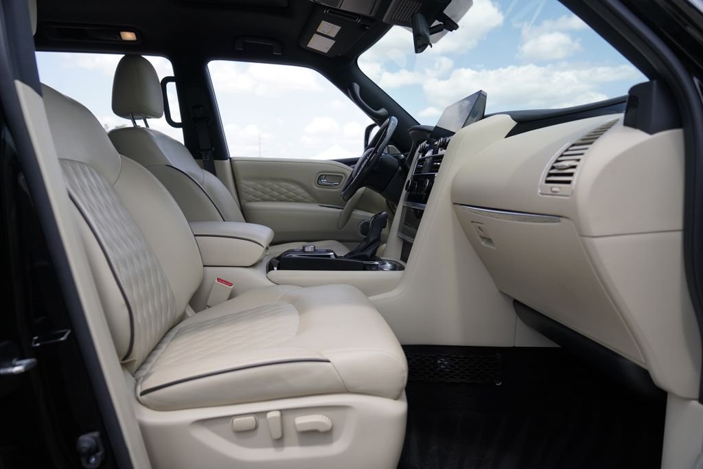 Used 2024 Black INFINITI Sensory image 22