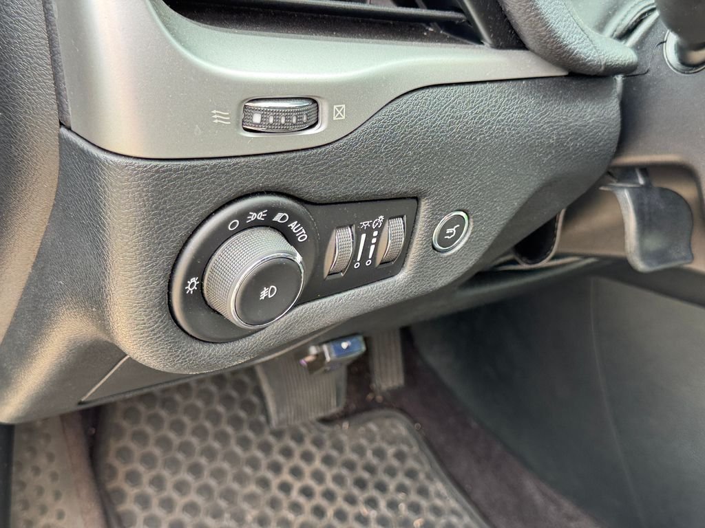 Used 2016 Gray Jeep Trailhawk image 10