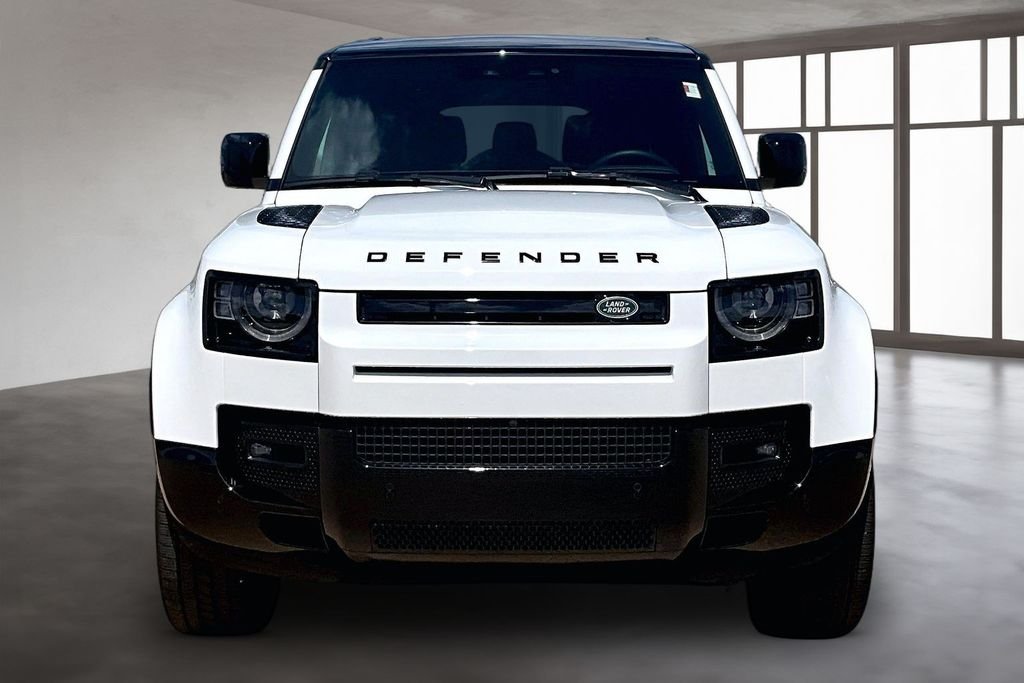 Certified Used 2025 Fuji White Land Rover X-Dynamic SE image 3