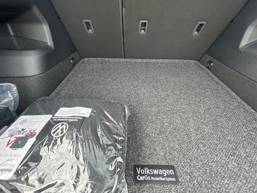 New 2026 White/off-white Volkswagen 2.0T SE R-Line Black image 42