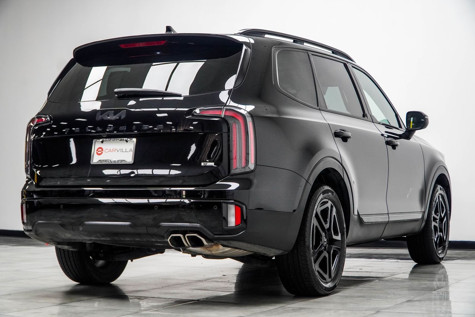 Used 2025 Black Kia EX X-Line image 13