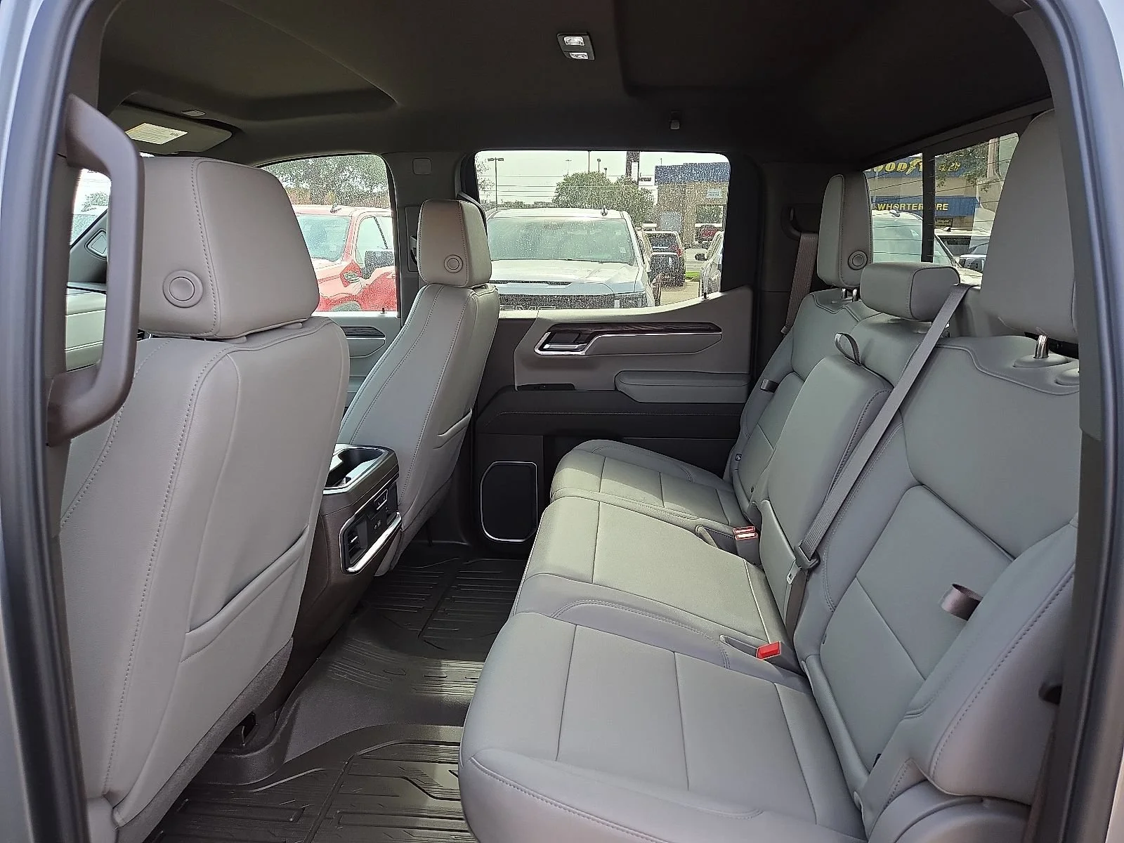 2026 GMC Sierra 1500 SLT - Photo 8