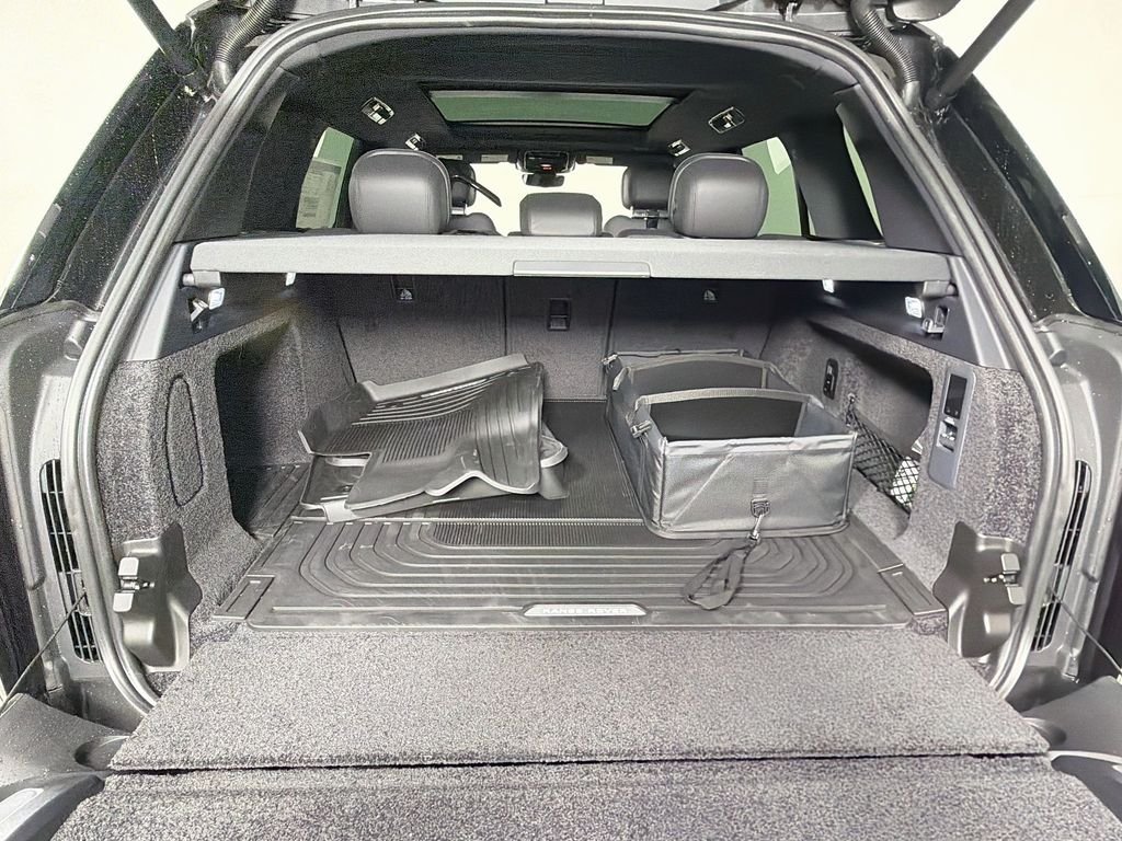 New 2027 Santorini Black Land Rover SE image 28