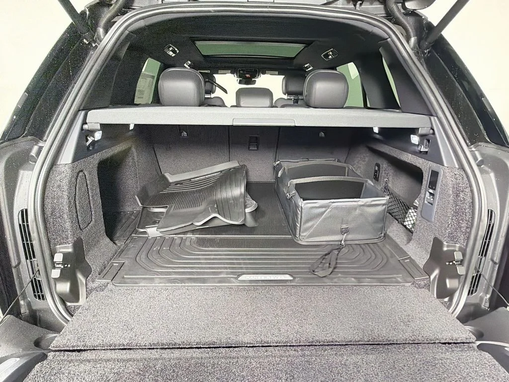 New 2027 Santorini Black Land Rover SE image 28