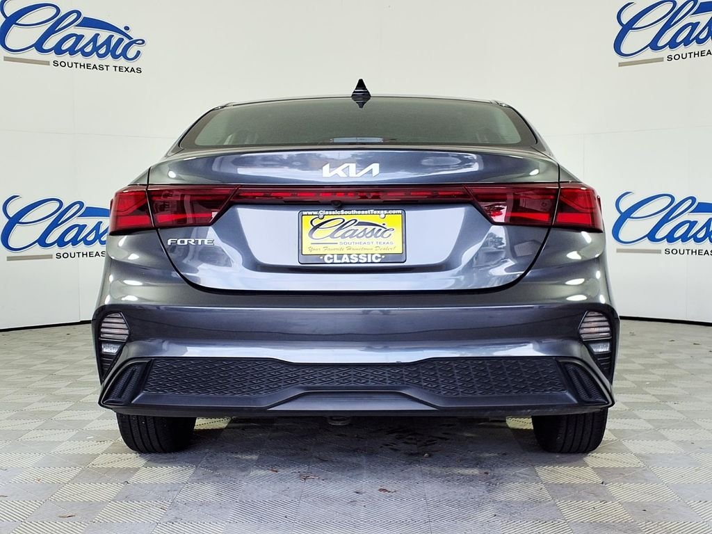 Used 2024 Gray Kia LXS image 4
