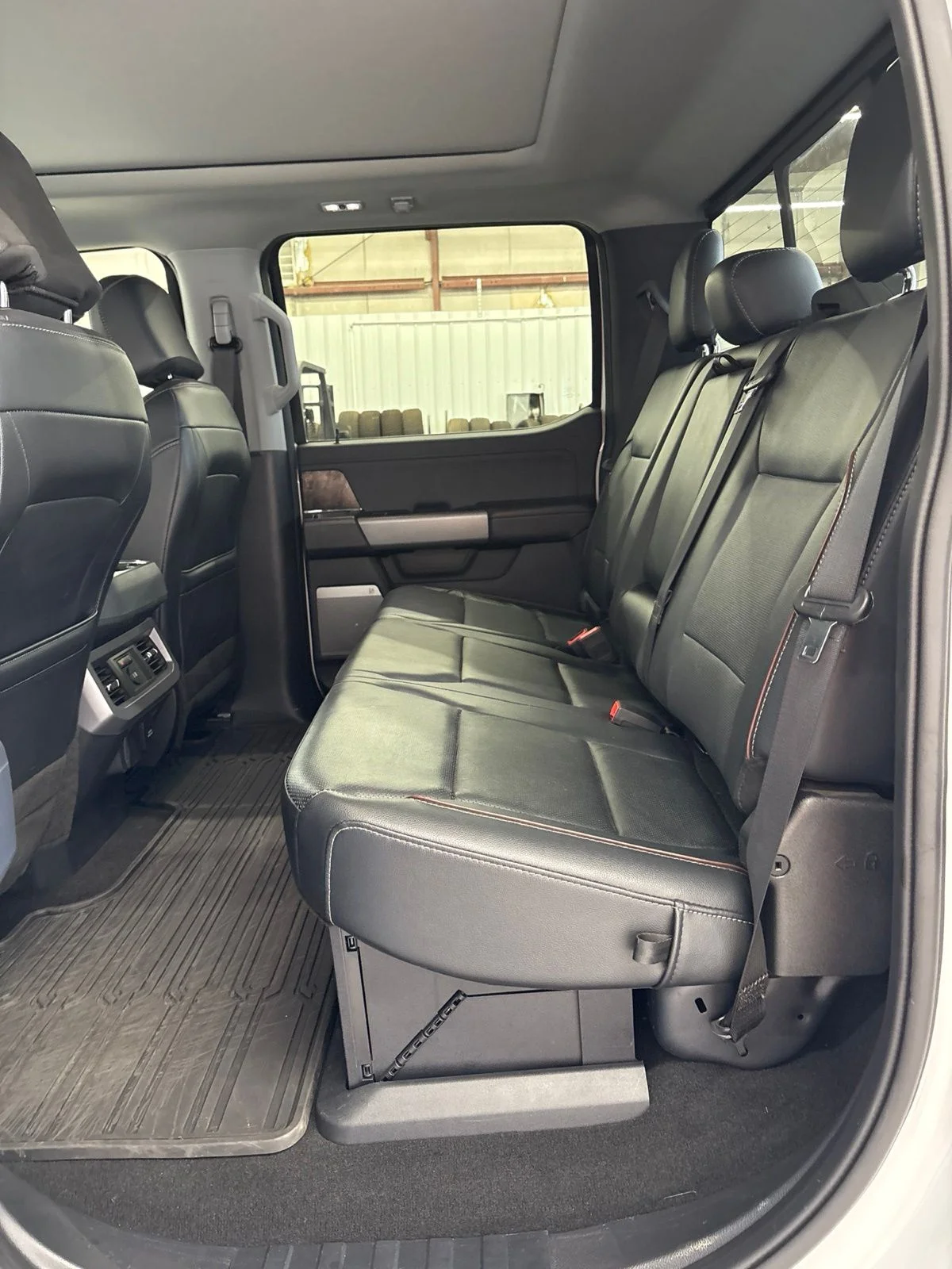 Used 2024 Oxford White Ford Lariat image 15