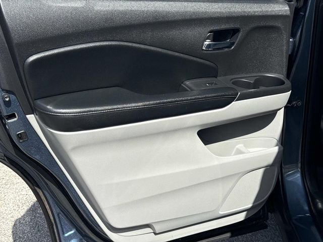 Used 2017  Honda LX image 12