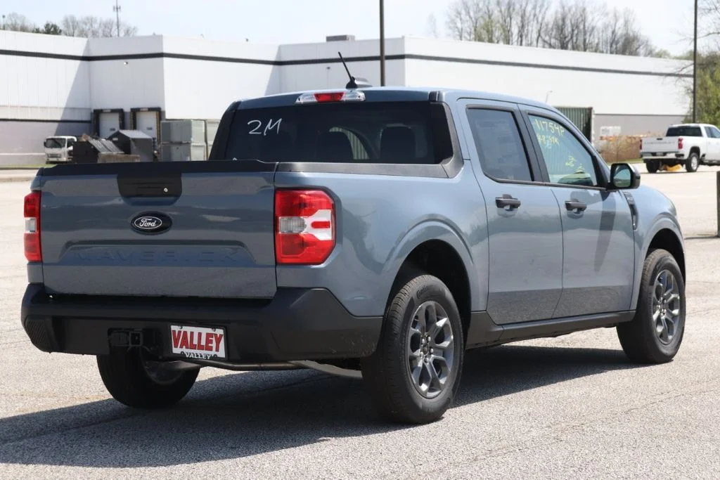 New 2026 Azure Gray Metallic Tri-Coat Ford XLT image 9