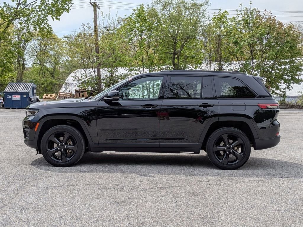 Used 2023 Black Jeep Altitude X image 9