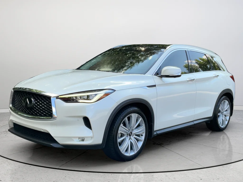 Used 2021 White INFINITI Sensory image 5