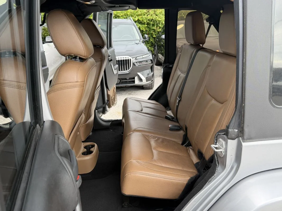 Used 2013  Jeep Sahara image 14