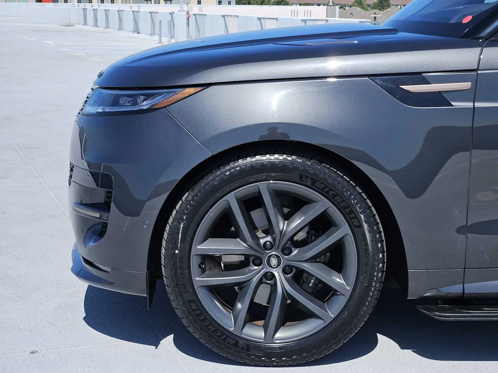 Certified Used 2023 Carpathian Grey Premium Metallic Land Rover SE Dynamic image 9