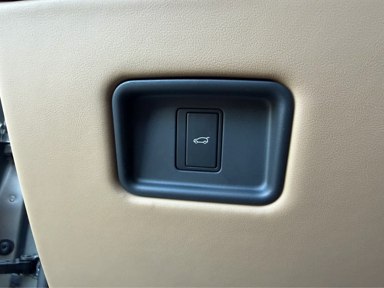 Certified Used 2024 BATUMI GOLD Land Rover SE image 25