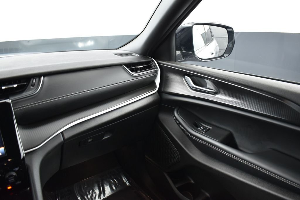 Used 2025 Silver Zynith Jeep Altitude image 12