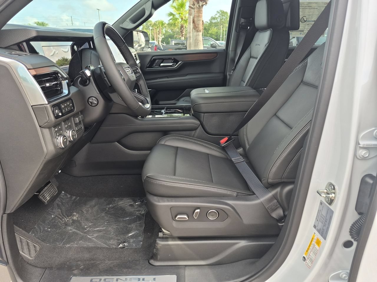2026 GMC Yukon Denali - Photo 18