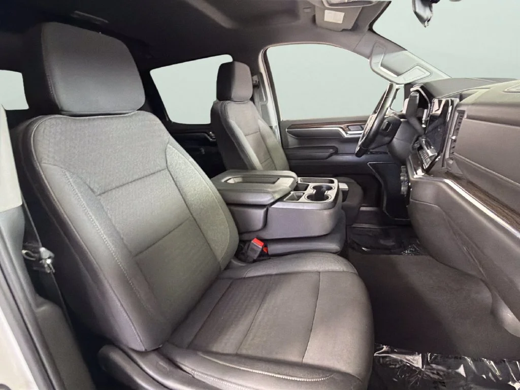 Used 2024 Summit White Chevrolet RST image 33