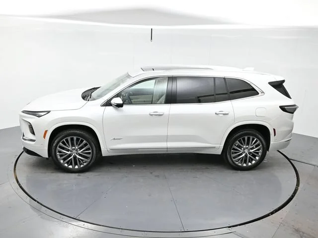 Used 2025 White Frost Tricoat Buick Avenir image 37