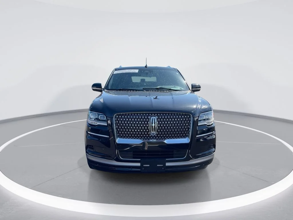 Used 2024 Black Lincoln Reserve image 3