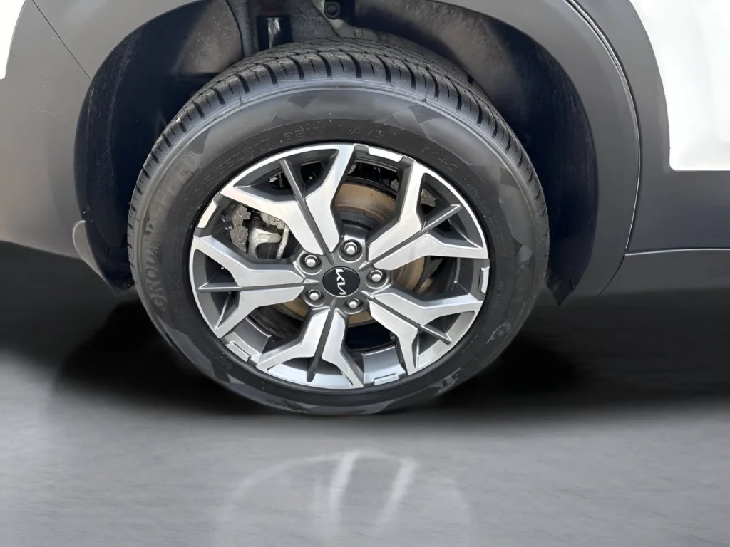 Used 2023  Kia EX image 35