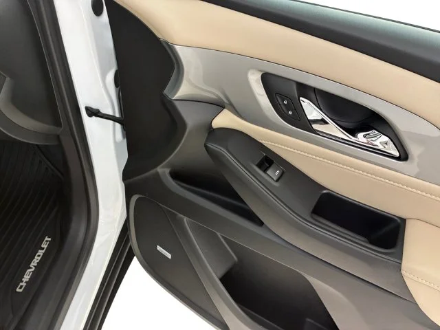 Used 2022 White Chevrolet LT Leather image 15