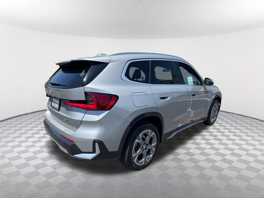 Used 2026 Space Silver Metallic BMW xDrive28i image 4