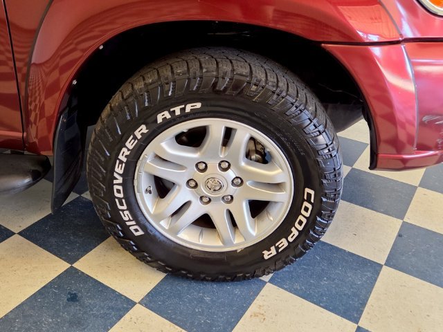 Used 2006  Toyota Limited image 11