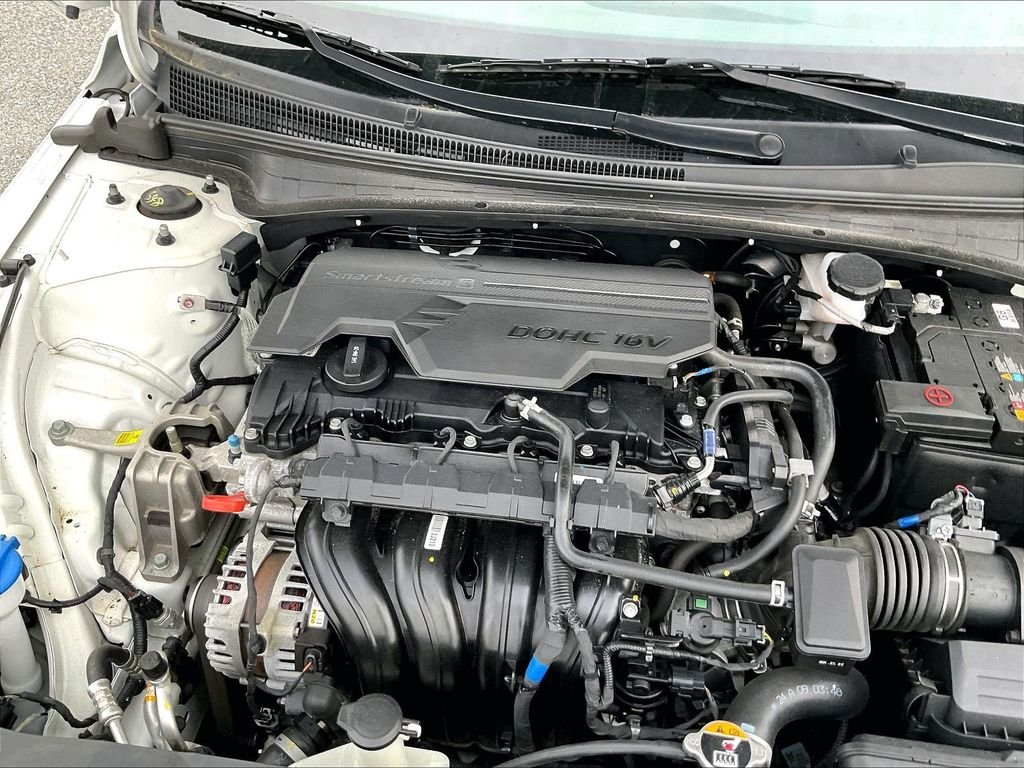 Used 2024 White Hyundai SEL image 33