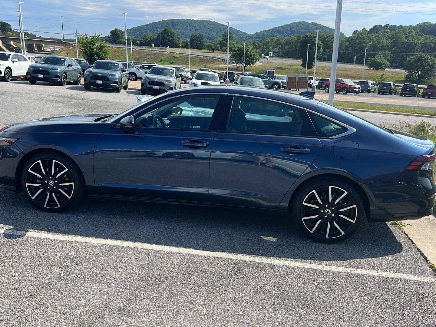 Used 2024 Canyon River Blue Metallic Honda TOUR image 2