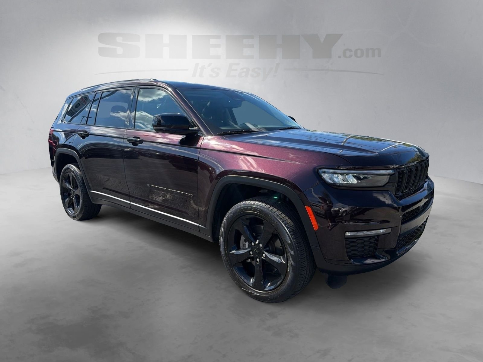 Used 2023  Jeep Limited image 2