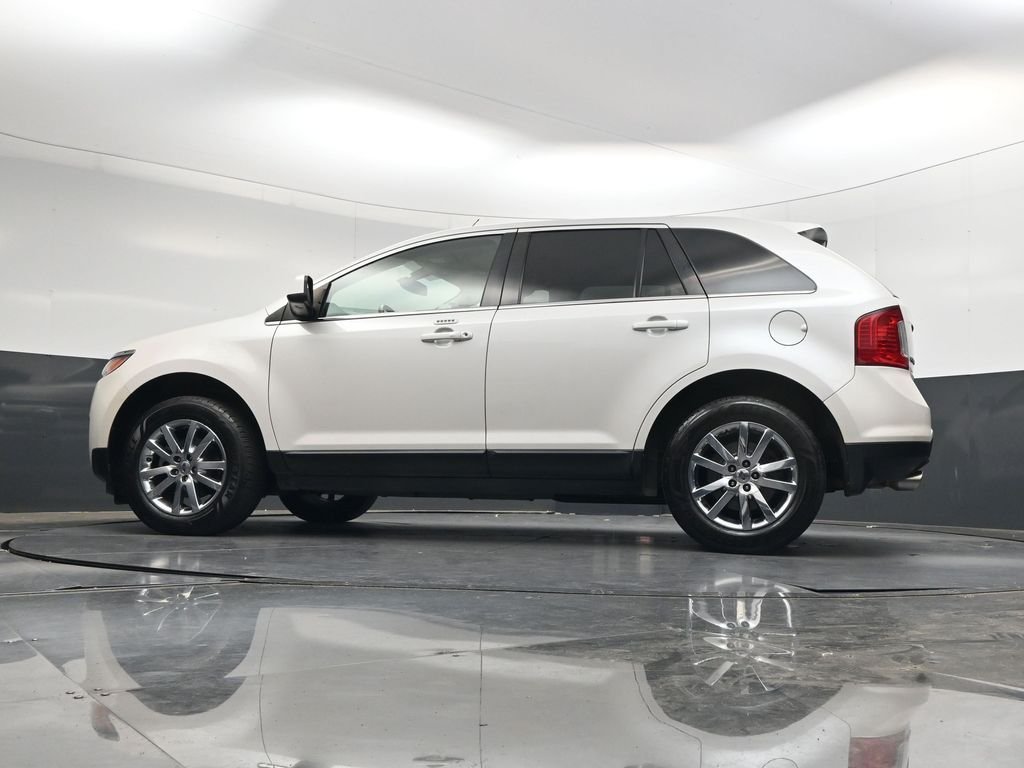 Used 2011 White Ford Limited image 41