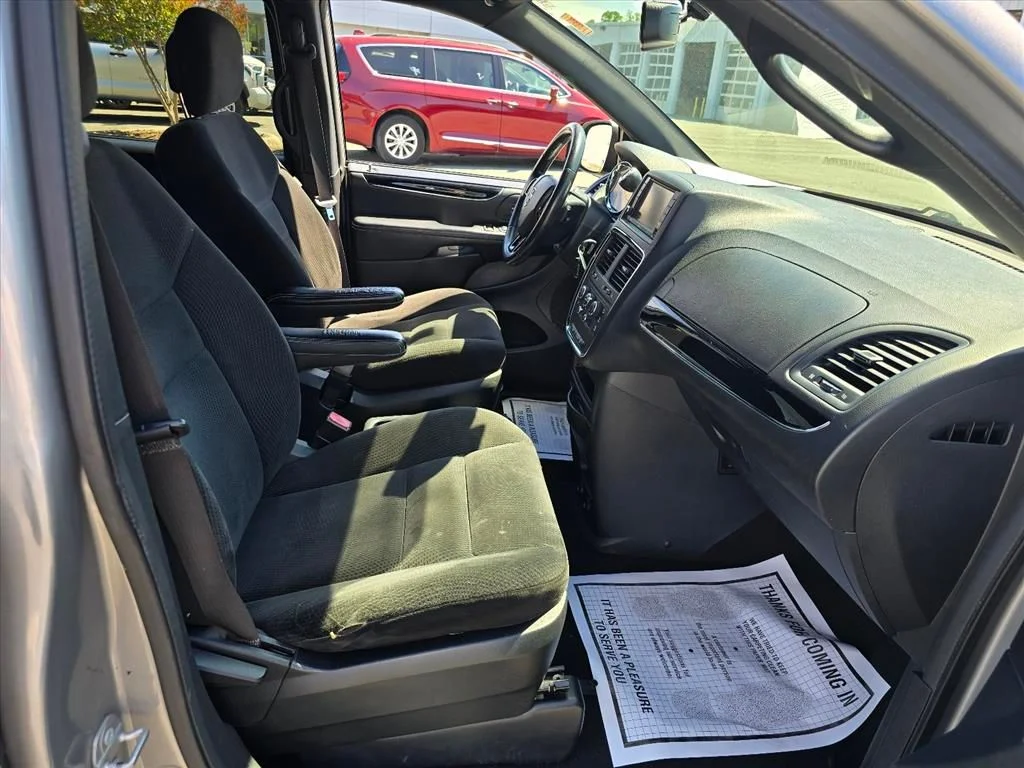 Used 2017 Silver Dodge SE Plus image 15
