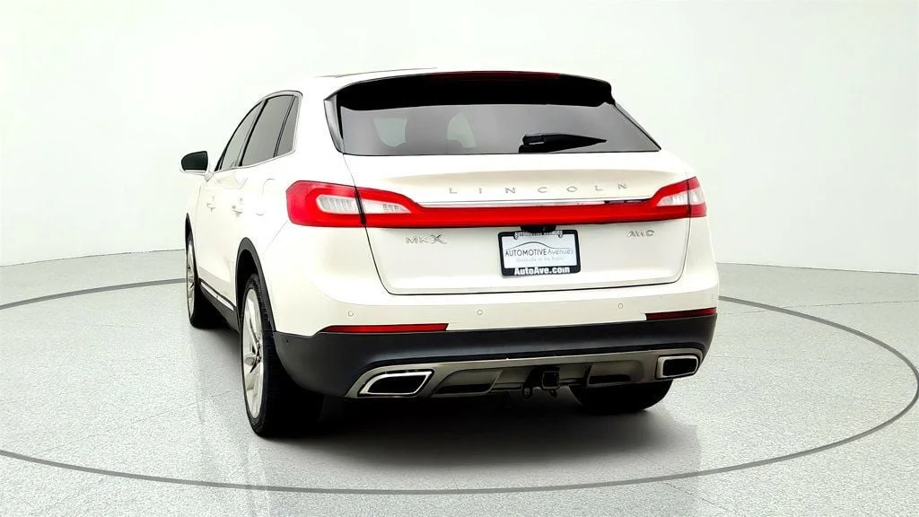 Used 2017 White Platinum Metallic Tri-Coat Lincoln Reserve AWD w/ Technology Package & 21