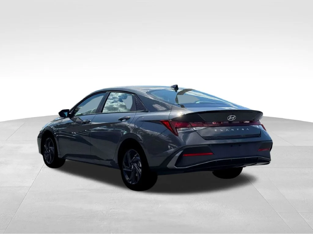 Used 2026 Gray Hyundai SEL Sport image 5