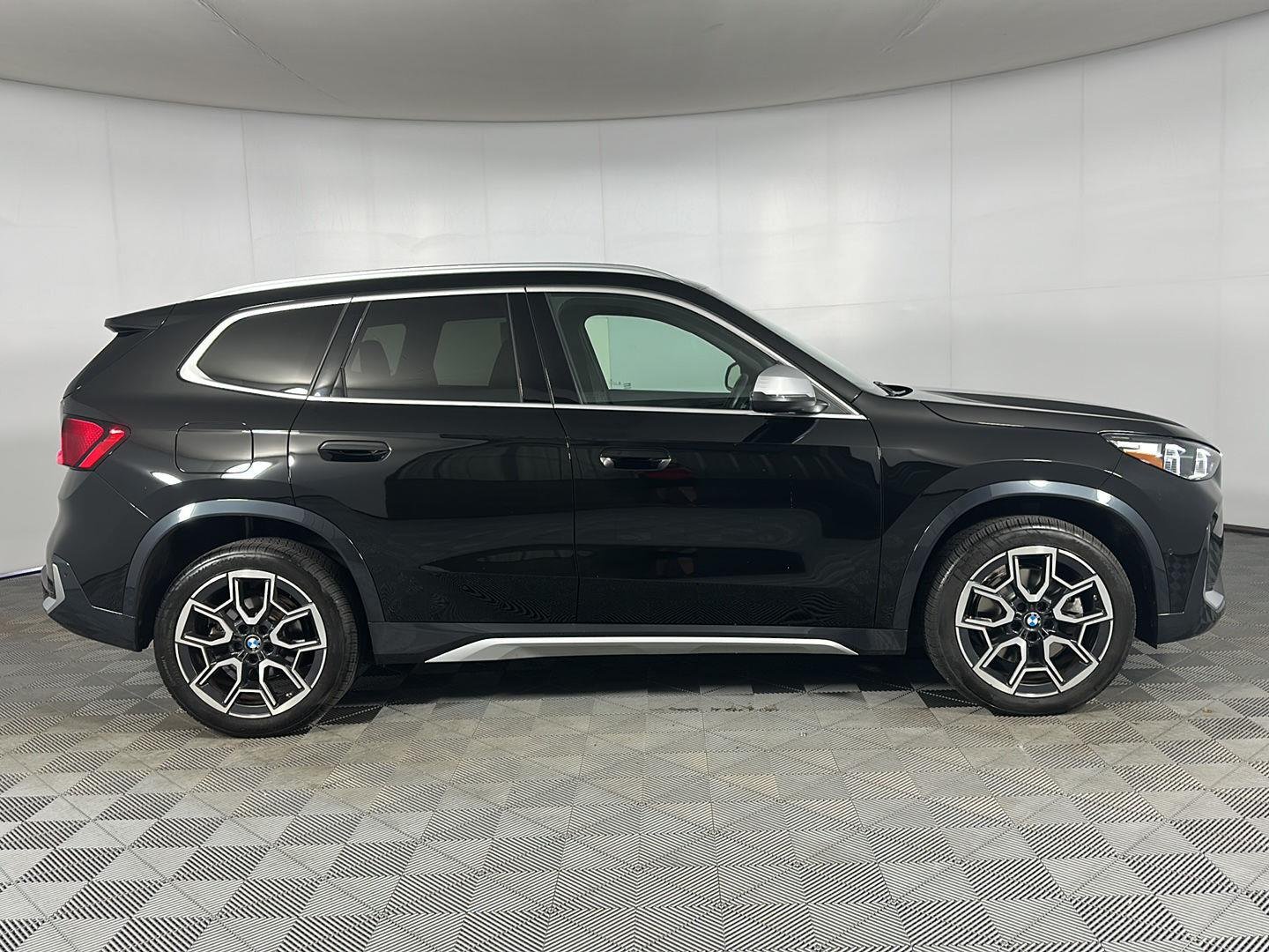 Used 2023 Jet Black BMW xDrive28i image 26