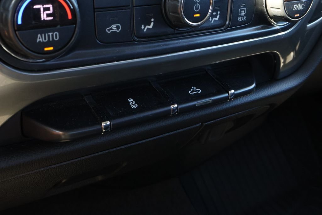 Used 2018 Silver Chevrolet LT image 28