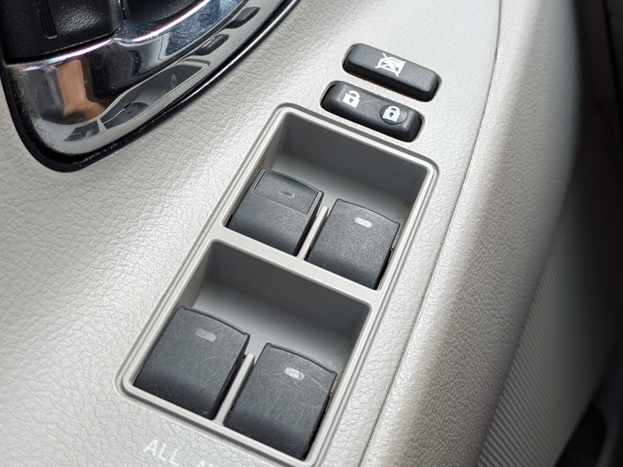2010 Toyota Camry LE - Photo 19